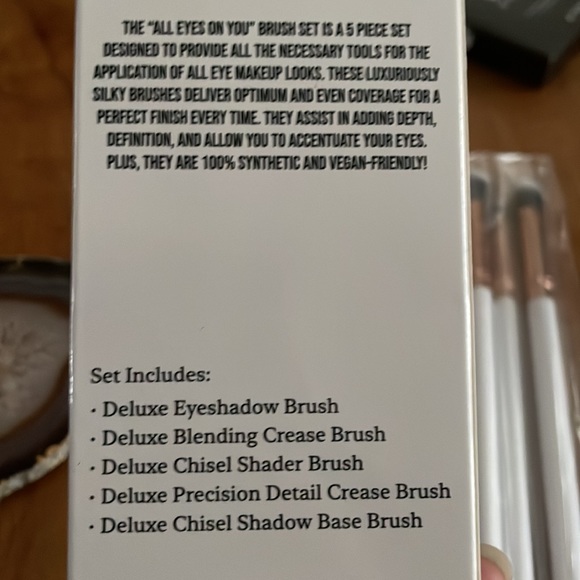 Crown Brushes All Eyes on You 5 piece eyeshadow brush set - Picture 2 of 3